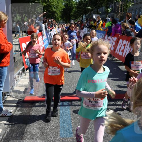 14.06.2026 - REWE Women's Run Strokosch-Dieckow http://msf.ph/oto/9752636 14.06.2026 11:38:14 Ziel 105, 117, 125, 127, 128, 160, 185, 189, 194, 201, 214, 220, 241, 252, 255, 267, 273, 295, 296, 316, 319, 321, 345, 356 meine-sportfotos.de
