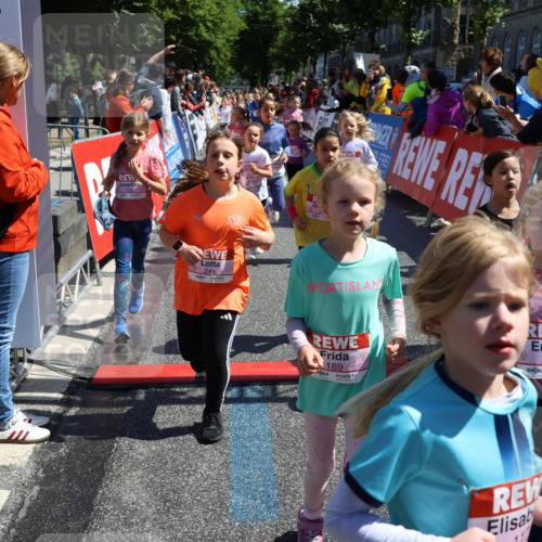 14.06.2026 - REWE Women's Run Strokosch-Dieckow http://msf.ph/oto/9752657 14.06.2026 11:38:14 Ziel 105, 117, 125, 127, 128, 160, 185, 189, 194, 201, 214, 220, 241, 252, 255, 267, 273, 295, 296, 316, 319, 321, 345, 356 meine-sportfotos.de