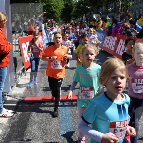 14.06.2026 - REWE Women's Run Strokosch-Dieckow http://msf.ph/oto/9752669 14.06.2026 11:38:14 Ziel 105, 117, 125, 127, 128, 160, 185, 189, 194, 201, 214, 220, 241, 252, 255, 267, 273, 295, 296, 316, 319, 321, 345, 356 meine-sportfotos.de