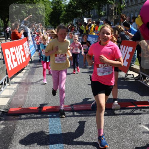 14.06.2026 - REWE Women's Run Strokosch-Dieckow http://msf.ph/oto/9752812 14.06.2026 11:38:12 Ziel 105, 117, 125, 127, 128, 145, 166, 189, 194, 201, 214, 220, 241, 252, 255, 267, 273, 289, 295, 296, 316, 319, 321, 345 meine-sportfotos.de
