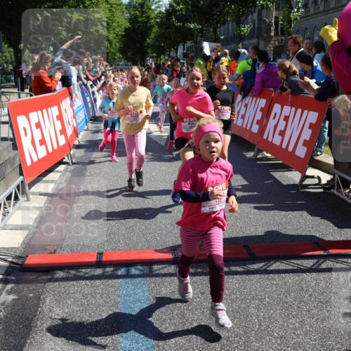 14.06.2026 - REWE Women's Run Strokosch-Dieckow http://msf.ph/oto/9752888 14.06.2026 11:38:11 Ziel 105, 117, 125, 127, 128, 145, 166, 189, 194, 201, 214, 220, 241, 252, 255, 267, 273, 289, 316, 319, 321, 345 meine-sportfotos.de