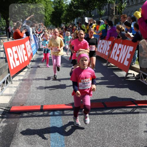 14.06.2026 - REWE Women's Run Strokosch-Dieckow http://msf.ph/oto/9752900 14.06.2026 11:38:11 Ziel 105, 117, 125, 127, 128, 145, 166, 189, 194, 201, 214, 220, 241, 252, 255, 267, 273, 289, 316, 319, 321, 345 meine-sportfotos.de