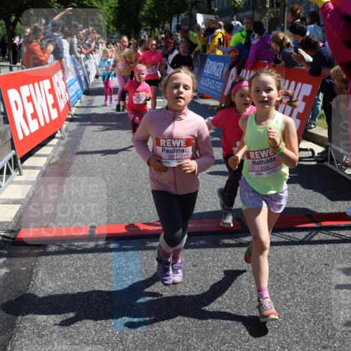 14.06.2026 - REWE Women's Run Strokosch-Dieckow http://msf.ph/oto/9752963 14.06.2026 11:38:09 Ziel 114, 117, 125, 127, 128, 145, 166, 189, 194, 198, 201, 214, 220, 241, 252, 255, 271, 272, 281, 289, 319, 321, 325, 326, 328, 331 meine-sportfotos.de
