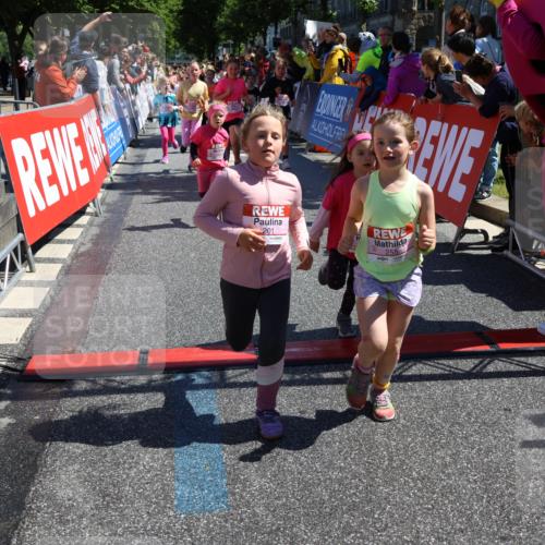 14.06.2026 - REWE Women's Run Strokosch-Dieckow http://msf.ph/oto/9752989 14.06.2026 11:38:09 Ziel 114, 117, 125, 127, 128, 145, 166, 189, 194, 198, 201, 214, 220, 241, 252, 255, 271, 272, 281, 289, 319, 321, 325, 326, 328, 331 meine-sportfotos.de