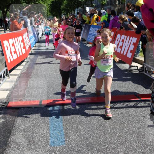 14.06.2026 - REWE Women's Run Strokosch-Dieckow http://msf.ph/oto/9753017 14.06.2026 11:38:09 Ziel 114, 117, 125, 127, 128, 145, 166, 189, 194, 198, 201, 214, 220, 241, 252, 255, 271, 272, 281, 289, 319, 321, 325, 326, 328, 331 meine-sportfotos.de