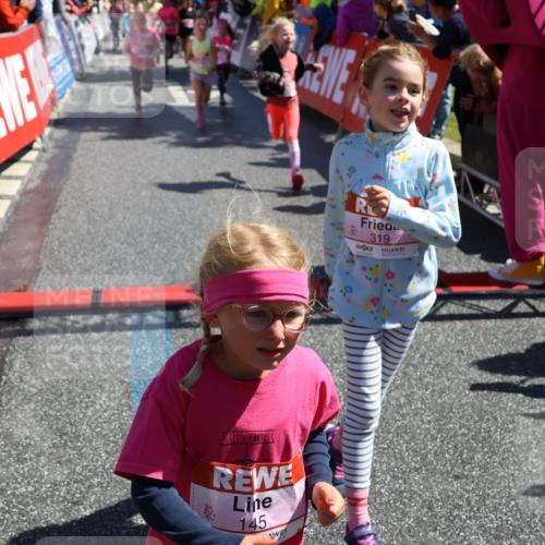 14.06.2026 - REWE Women's Run Strokosch-Dieckow http://msf.ph/oto/9753054 14.06.2026 11:38:07 Ziel 114, 120, 128, 145, 166, 194, 198, 201, 214, 254, 255, 271, 272, 281, 289, 319, 320, 321, 325, 326, 328, 331, 348, 369 meine-sportfotos.de