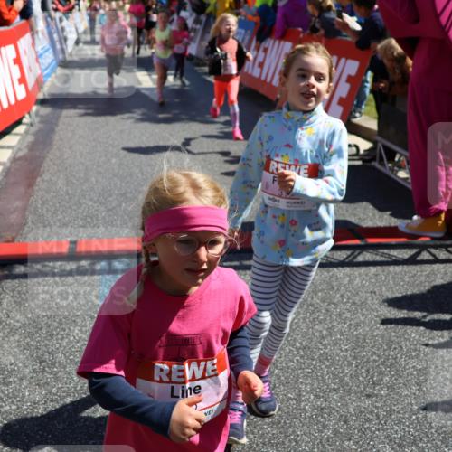 14.06.2026 - REWE Women's Run Strokosch-Dieckow http://msf.ph/oto/9753065 14.06.2026 11:38:07 Ziel 114, 120, 128, 145, 166, 194, 198, 201, 214, 254, 255, 271, 272, 281, 289, 319, 320, 321, 325, 326, 328, 331, 348, 369 meine-sportfotos.de