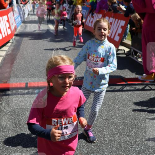 14.06.2026 - REWE Women's Run Strokosch-Dieckow http://msf.ph/oto/9753072 14.06.2026 11:38:07 Ziel 114, 120, 128, 145, 166, 194, 198, 201, 214, 254, 255, 271, 272, 281, 289, 319, 320, 321, 325, 326, 328, 331, 348, 369 meine-sportfotos.de