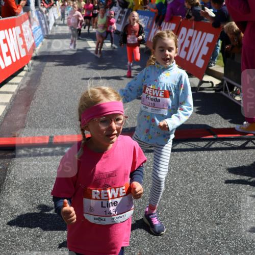 14.06.2026 - REWE Women's Run Strokosch-Dieckow http://msf.ph/oto/9753084 14.06.2026 11:38:07 Ziel 114, 120, 128, 145, 166, 194, 198, 201, 214, 254, 255, 271, 272, 281, 289, 319, 320, 321, 325, 326, 328, 331, 348, 369 meine-sportfotos.de
