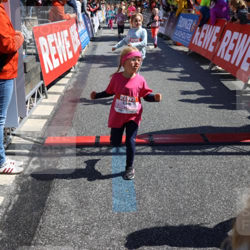 14.06.2026 - REWE Women's Run Strokosch-Dieckow http://msf.ph/oto/9753138 14.06.2026 11:38:06 Ziel 114, 120, 128, 145, 166, 194, 198, 201, 214, 233, 254, 255, 271, 272, 281, 289, 290, 319, 320, 325, 326, 328, 331, 348, 357, 365, 369 meine-sportfotos.de