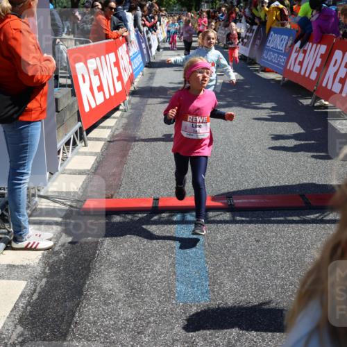 14.06.2026 - REWE Women's Run Strokosch-Dieckow http://msf.ph/oto/9753162 14.06.2026 11:38:05 Ziel 114, 120, 128, 145, 166, 198, 201, 214, 233, 254, 255, 271, 272, 281, 289, 290, 298, 310, 319, 320, 325, 326, 328, 331, 348, 357, 364, 365, 369 meine-sportfotos.de