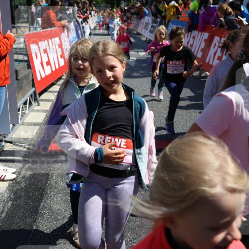 14.06.2026 - REWE Women's Run Strokosch-Dieckow http://msf.ph/oto/9753172 14.06.2026 11:38:03 Ziel 114, 120, 145, 166, 188, 198, 206, 233, 254, 271, 272, 281, 289, 290, 298, 310, 319, 320, 325, 326, 328, 331, 335, 348, 357, 364, 365, 369 meine-sportfotos.de