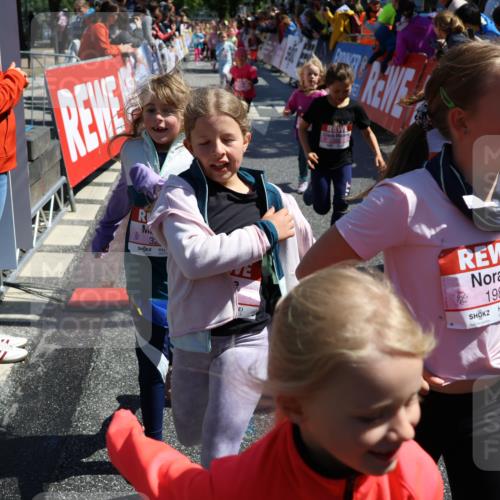14.06.2026 - REWE Women's Run Strokosch-Dieckow http://msf.ph/oto/9753192 14.06.2026 11:38:03 Ziel 114, 120, 145, 166, 188, 198, 206, 233, 254, 271, 272, 281, 289, 290, 298, 310, 319, 320, 325, 326, 328, 331, 335, 348, 357, 364, 365, 369 meine-sportfotos.de