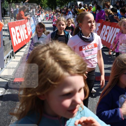 14.06.2026 - REWE Women's Run Strokosch-Dieckow http://msf.ph/oto/9753214 14.06.2026 11:38:03 Ziel 114, 120, 145, 166, 188, 198, 206, 233, 254, 271, 272, 281, 289, 290, 298, 310, 319, 320, 325, 326, 328, 331, 335, 348, 357, 364, 365, 369 meine-sportfotos.de