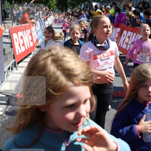 14.06.2026 - REWE Women's Run Strokosch-Dieckow http://msf.ph/oto/9753226 14.06.2026 11:38:03 Ziel 114, 120, 145, 166, 188, 198, 206, 233, 254, 271, 272, 281, 289, 290, 298, 310, 319, 320, 325, 326, 328, 331, 335, 348, 357, 364, 365, 369 meine-sportfotos.de
