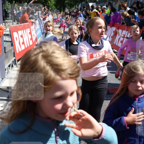 14.06.2026 - REWE Women's Run Strokosch-Dieckow http://msf.ph/oto/9753236 14.06.2026 11:38:03 Ziel 114, 120, 145, 166, 188, 198, 206, 233, 254, 271, 272, 281, 289, 290, 298, 310, 319, 320, 325, 326, 328, 331, 335, 348, 357, 364, 365, 369 meine-sportfotos.de