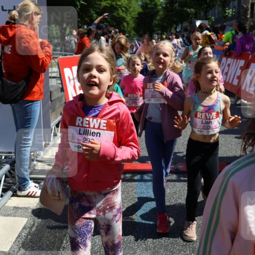 14.06.2026 - REWE Women's Run Strokosch-Dieckow http://msf.ph/oto/9753246 14.06.2026 11:37:59 Ziel 114, 120, 154, 188, 198, 206, 215, 224, 225, 233, 247, 254, 271, 272, 276, 281, 290, 298, 310, 311, 320, 325, 326, 328, 331, 335, 348, 357, 364, 365, 369 meine-sportfotos.de