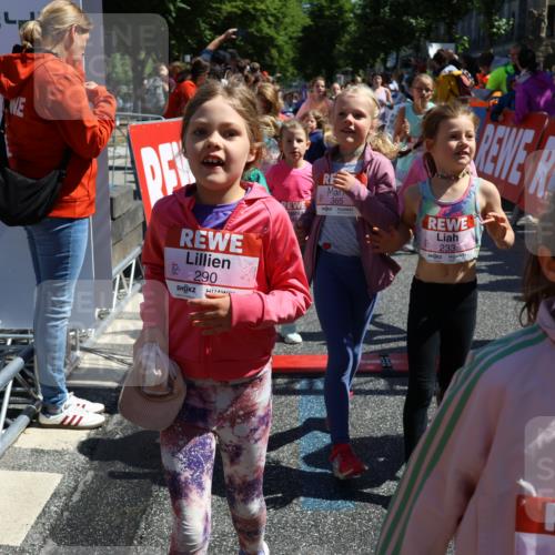 14.06.2026 - REWE Women's Run Strokosch-Dieckow http://msf.ph/oto/9753257 14.06.2026 11:37:59 Ziel 114, 120, 154, 188, 198, 206, 215, 224, 225, 233, 247, 254, 271, 272, 276, 281, 290, 298, 310, 311, 320, 325, 326, 328, 331, 335, 348, 357, 364, 365, 369 meine-sportfotos.de