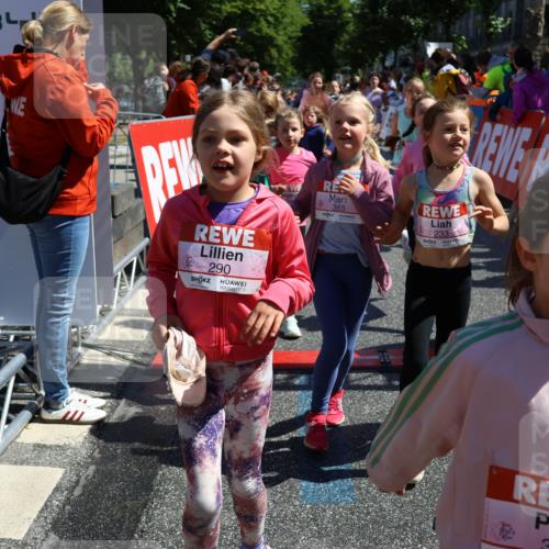 14.06.2026 - REWE Women's Run Strokosch-Dieckow http://msf.ph/oto/9753267 14.06.2026 11:37:59 Ziel 114, 120, 154, 188, 198, 206, 215, 224, 225, 233, 247, 254, 271, 272, 276, 281, 290, 298, 310, 311, 320, 325, 326, 328, 331, 335, 348, 357, 364, 365, 369 meine-sportfotos.de