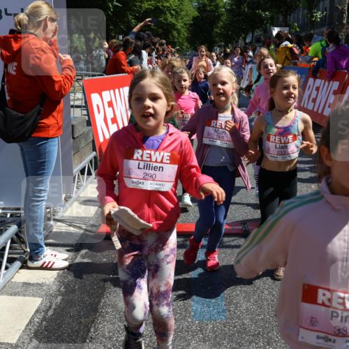 14.06.2026 - REWE Women's Run Strokosch-Dieckow http://msf.ph/oto/9753279 14.06.2026 11:37:59 Ziel 114, 120, 154, 188, 198, 206, 215, 224, 225, 233, 247, 254, 271, 272, 276, 281, 290, 298, 310, 311, 320, 325, 326, 328, 331, 335, 348, 357, 364, 365, 369 meine-sportfotos.de