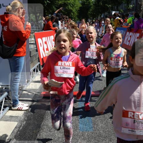 14.06.2026 - REWE Women's Run Strokosch-Dieckow http://msf.ph/oto/9753289 14.06.2026 11:37:59 Ziel 114, 120, 154, 188, 198, 206, 215, 224, 225, 233, 247, 254, 271, 272, 276, 281, 290, 298, 310, 311, 320, 325, 326, 328, 331, 335, 348, 357, 364, 365, 369 meine-sportfotos.de