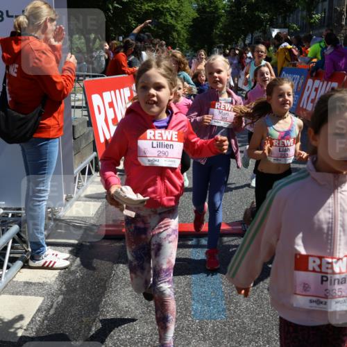 14.06.2026 - REWE Women's Run Strokosch-Dieckow http://msf.ph/oto/9753300 14.06.2026 11:37:59 Ziel 114, 120, 154, 188, 198, 206, 215, 224, 225, 233, 247, 254, 271, 272, 276, 281, 290, 298, 310, 311, 320, 325, 326, 328, 331, 335, 348, 357, 364, 365, 369 meine-sportfotos.de
