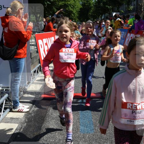 14.06.2026 - REWE Women's Run Strokosch-Dieckow http://msf.ph/oto/9753310 14.06.2026 11:37:59 Ziel 114, 120, 154, 188, 198, 206, 215, 224, 225, 233, 247, 254, 271, 272, 276, 281, 290, 298, 310, 311, 320, 325, 326, 328, 331, 335, 348, 357, 364, 365, 369 meine-sportfotos.de