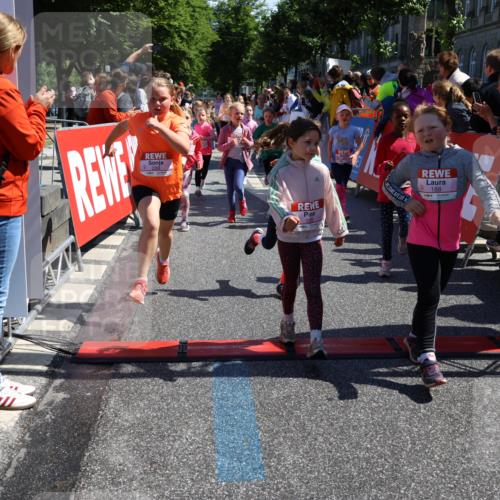 14.06.2026 - REWE Women's Run Strokosch-Dieckow http://msf.ph/oto/9753338 14.06.2026 11:37:57 Ziel 120, 154, 188, 206, 215, 224, 225, 233, 247, 254, 271, 272, 276, 290, 298, 310, 311, 320, 326, 335, 348, 357, 361, 362, 364, 365, 369 meine-sportfotos.de