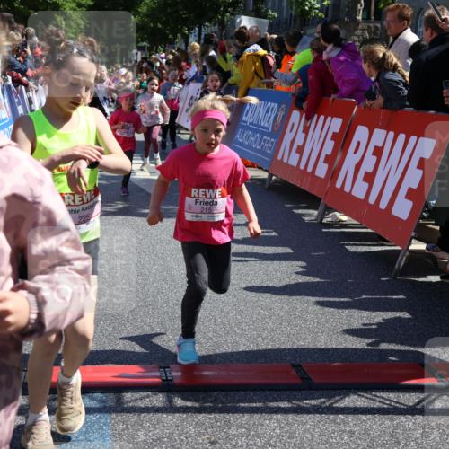 14.06.2026 - REWE Women's Run Strokosch-Dieckow http://msf.ph/oto/9753389 14.06.2026 11:37:52 Ziel 119, 154, 159, 188, 206, 215, 224, 225, 234, 247, 257, 276, 292, 311, 322, 335, 340, 342, 343, 361, 362 meine-sportfotos.de