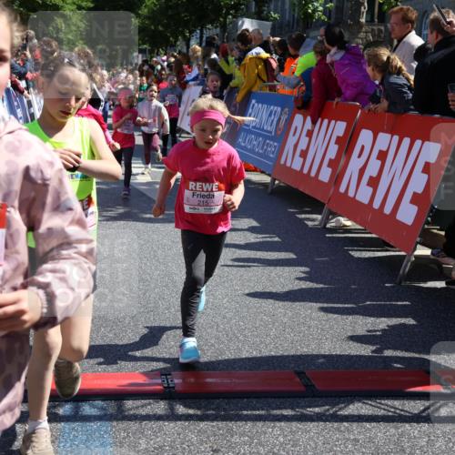 14.06.2026 - REWE Women's Run Strokosch-Dieckow http://msf.ph/oto/9753402 14.06.2026 11:37:52 Ziel 119, 154, 159, 188, 206, 215, 224, 225, 234, 247, 257, 276, 292, 311, 322, 335, 340, 342, 343, 361, 362 meine-sportfotos.de