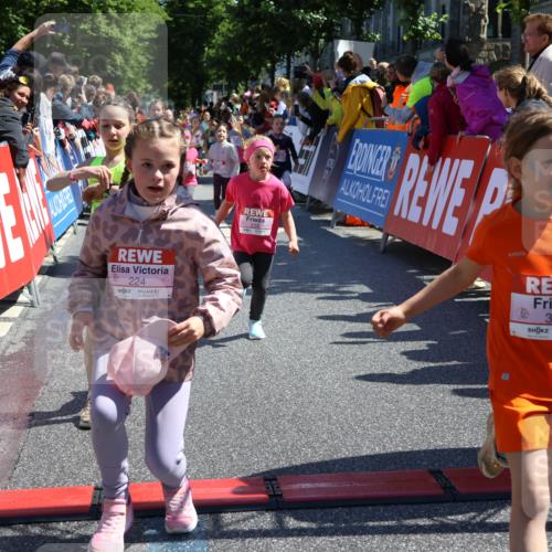 14.06.2026 - REWE Women's Run Strokosch-Dieckow http://msf.ph/oto/9753453 14.06.2026 11:37:52 Ziel 119, 154, 159, 188, 206, 215, 224, 225, 234, 247, 257, 276, 292, 311, 322, 335, 340, 342, 343, 361, 362 meine-sportfotos.de