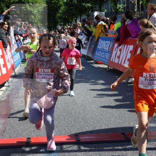 14.06.2026 - REWE Women's Run Strokosch-Dieckow http://msf.ph/oto/9753462 14.06.2026 11:37:51 Ziel 112, 119, 154, 159, 206, 215, 224, 225, 234, 247, 248, 257, 264, 269, 276, 292, 311, 322, 323, 340, 342, 343, 361, 362 meine-sportfotos.de