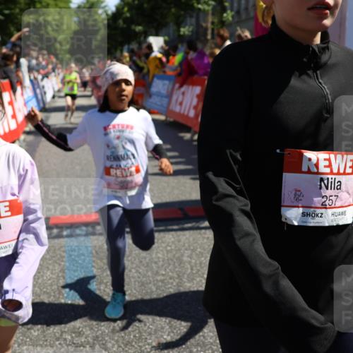 14.06.2026 - REWE Women's Run Strokosch-Dieckow http://msf.ph/oto/9753510 14.06.2026 11:37:49 Ziel 112, 119, 141, 154, 156, 159, 172, 215, 224, 225, 234, 248, 257, 264, 269, 292, 311, 322, 323, 339, 340, 342, 343, 351, 361, 362 meine-sportfotos.de