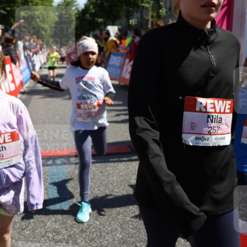14.06.2026 - REWE Women's Run Strokosch-Dieckow http://msf.ph/oto/9753519 14.06.2026 11:37:49 Ziel 112, 119, 141, 154, 156, 159, 172, 215, 224, 225, 234, 248, 257, 264, 269, 292, 311, 322, 323, 339, 340, 342, 343, 351, 361, 362 meine-sportfotos.de