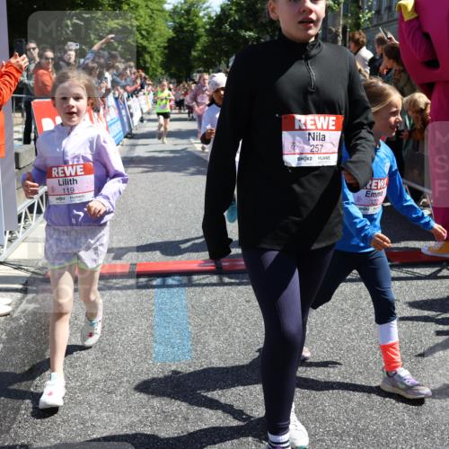 14.06.2026 - REWE Women's Run Strokosch-Dieckow http://msf.ph/oto/9753532 14.06.2026 11:37:49 Ziel 112, 119, 141, 154, 156, 159, 172, 215, 224, 225, 234, 248, 257, 264, 269, 292, 311, 322, 323, 339, 340, 342, 343, 351, 361, 362 meine-sportfotos.de