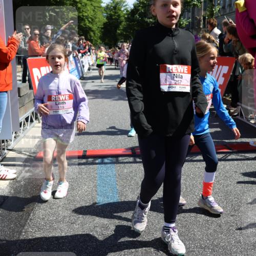 14.06.2026 - REWE Women's Run Strokosch-Dieckow http://msf.ph/oto/9753558 14.06.2026 11:37:49 Ziel 112, 119, 141, 154, 156, 159, 172, 215, 224, 225, 234, 248, 257, 264, 269, 292, 311, 322, 323, 339, 340, 342, 343, 351, 361, 362 meine-sportfotos.de