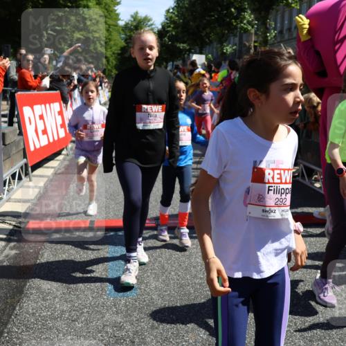 14.06.2026 - REWE Women's Run Strokosch-Dieckow http://msf.ph/oto/9753579 14.06.2026 11:37:48 Ziel 101, 112, 119, 141, 156, 159, 164, 172, 179, 215, 224, 225, 234, 248, 257, 264, 269, 292, 311, 322, 323, 339, 340, 342, 343, 351, 361, 362 meine-sportfotos.de