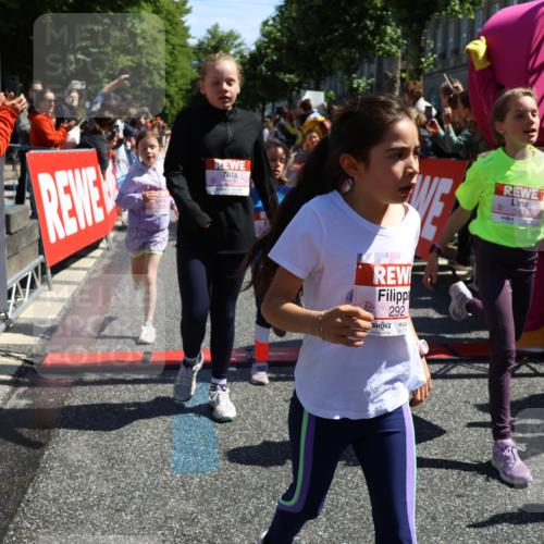 14.06.2026 - REWE Women's Run Strokosch-Dieckow http://msf.ph/oto/9753600 14.06.2026 11:37:48 Ziel 101, 112, 119, 141, 156, 159, 164, 172, 179, 215, 224, 225, 234, 248, 257, 264, 269, 292, 311, 322, 323, 339, 340, 342, 343, 351, 361, 362 meine-sportfotos.de