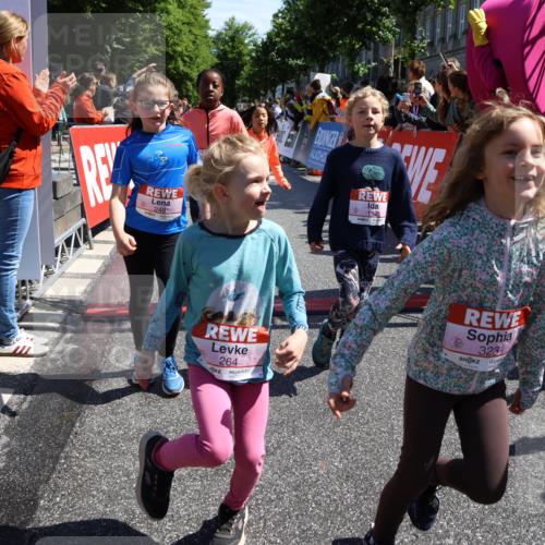 14.06.2026 - REWE Women's Run Strokosch-Dieckow http://msf.ph/oto/9753740 14.06.2026 11:37:44 Ziel 101, 112, 119, 131, 141, 156, 159, 164, 165, 172, 173, 179, 234, 248, 257, 264, 269, 292, 322, 323, 334, 339, 340, 342, 343, 344, 351, 358 meine-sportfotos.de