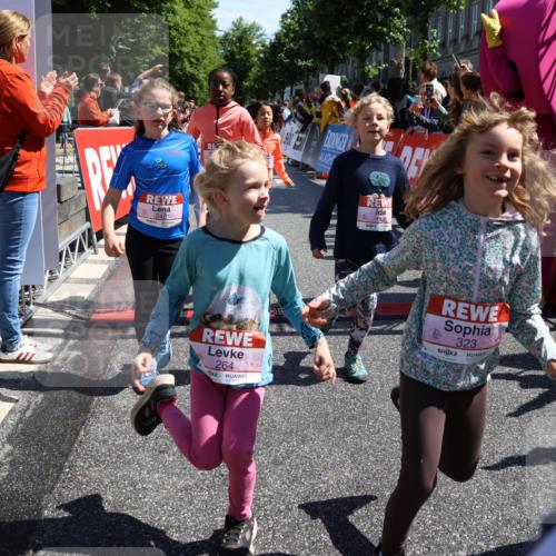 14.06.2026 - REWE Women's Run Strokosch-Dieckow http://msf.ph/oto/9753753 14.06.2026 11:37:44 Ziel 101, 112, 119, 131, 141, 156, 159, 164, 165, 172, 173, 179, 234, 248, 257, 264, 269, 292, 322, 323, 334, 339, 340, 342, 343, 344, 351, 358 meine-sportfotos.de