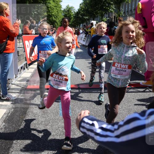 14.06.2026 - REWE Women's Run Strokosch-Dieckow http://msf.ph/oto/9753776 14.06.2026 11:37:44 Ziel 101, 112, 119, 131, 141, 156, 159, 164, 165, 172, 173, 179, 234, 248, 257, 264, 269, 292, 322, 323, 334, 339, 340, 342, 343, 344, 351, 358 meine-sportfotos.de