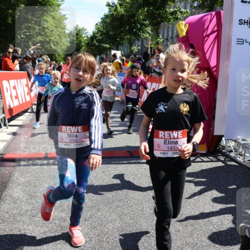 14.06.2026 - REWE Women's Run Strokosch-Dieckow http://msf.ph/oto/9753808 14.06.2026 11:37:42 Ziel 101, 111, 112, 131, 132, 141, 156, 159, 164, 165, 172, 173, 179, 234, 248, 264, 269, 292, 323, 334, 339, 340, 344, 351, 358 meine-sportfotos.de