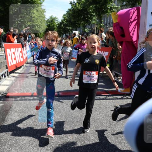 14.06.2026 - REWE Women's Run Strokosch-Dieckow http://msf.ph/oto/9753854 14.06.2026 11:37:42 Ziel 101, 111, 112, 131, 132, 141, 156, 159, 164, 165, 172, 173, 179, 234, 248, 264, 269, 292, 323, 334, 339, 340, 344, 351, 358 meine-sportfotos.de