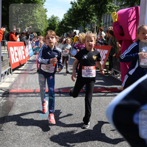 14.06.2026 - REWE Women's Run Strokosch-Dieckow http://msf.ph/oto/9753865 14.06.2026 11:37:42 Ziel 101, 111, 112, 131, 132, 141, 156, 159, 164, 165, 172, 173, 179, 234, 248, 264, 269, 292, 323, 334, 339, 340, 344, 351, 358 meine-sportfotos.de