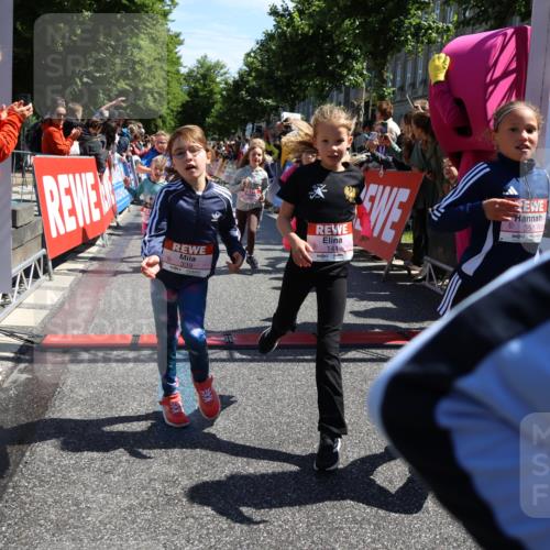 14.06.2026 - REWE Women's Run Strokosch-Dieckow http://msf.ph/oto/9753876 14.06.2026 11:37:42 Ziel 101, 111, 112, 131, 132, 141, 156, 159, 164, 165, 172, 173, 179, 234, 248, 264, 269, 292, 323, 334, 339, 340, 344, 351, 358 meine-sportfotos.de
