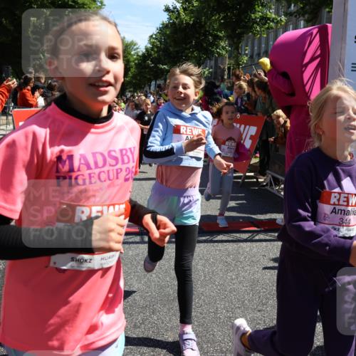 14.06.2026 - REWE Women's Run Strokosch-Dieckow http://msf.ph/oto/9753926 14.06.2026 11:37:40 Ziel 101, 111, 112, 131, 132, 141, 156, 164, 165, 172, 173, 176, 179, 234, 248, 264, 269, 315, 323, 334, 339, 340, 344, 351, 358 meine-sportfotos.de