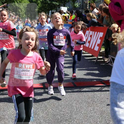 14.06.2026 - REWE Women's Run Strokosch-Dieckow http://msf.ph/oto/9753977 14.06.2026 11:37:39 Ziel 101, 111, 112, 131, 132, 141, 156, 164, 165, 167, 172, 173, 176, 179, 248, 264, 269, 315, 323, 334, 339, 344, 351, 358 meine-sportfotos.de