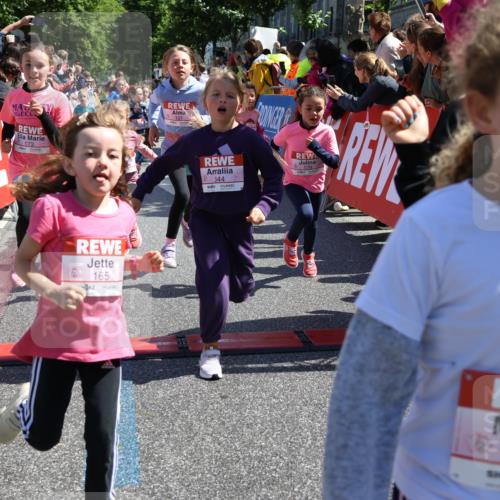 14.06.2026 - REWE Women's Run Strokosch-Dieckow http://msf.ph/oto/9753998 14.06.2026 11:37:39 Ziel 101, 111, 112, 131, 132, 141, 156, 164, 165, 167, 172, 173, 176, 179, 248, 264, 269, 315, 323, 334, 339, 344, 351, 358 meine-sportfotos.de