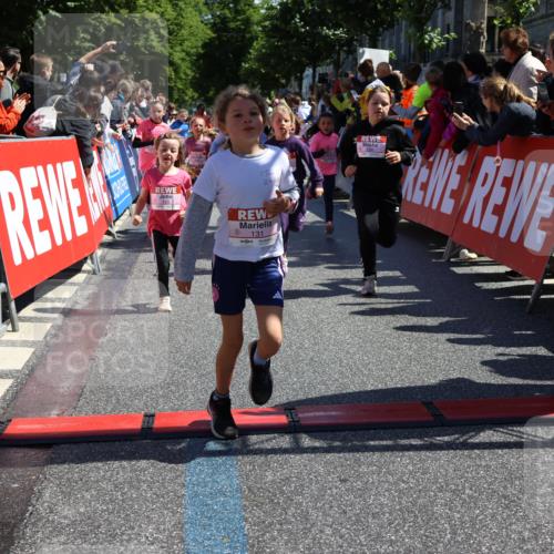 14.06.2026 - REWE Women's Run Strokosch-Dieckow http://msf.ph/oto/9754089 14.06.2026 11:37:38 Ziel 101, 104, 111, 131, 132, 141, 156, 164, 165, 167, 172, 173, 176, 179, 259, 314, 315, 334, 336, 339, 344, 351, 358 meine-sportfotos.de