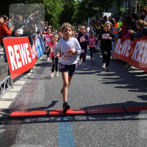 14.06.2026 - REWE Women's Run Strokosch-Dieckow http://msf.ph/oto/9754126 14.06.2026 11:37:38 Ziel 101, 104, 111, 131, 132, 141, 156, 164, 165, 167, 172, 173, 176, 179, 259, 314, 315, 334, 336, 339, 344, 351, 358 meine-sportfotos.de